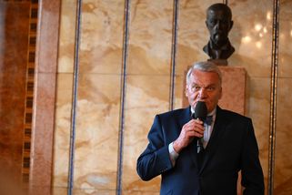 Praha sedí na penězích. Na účtech má 175 miliard, hromadí hotovost, málo investuje